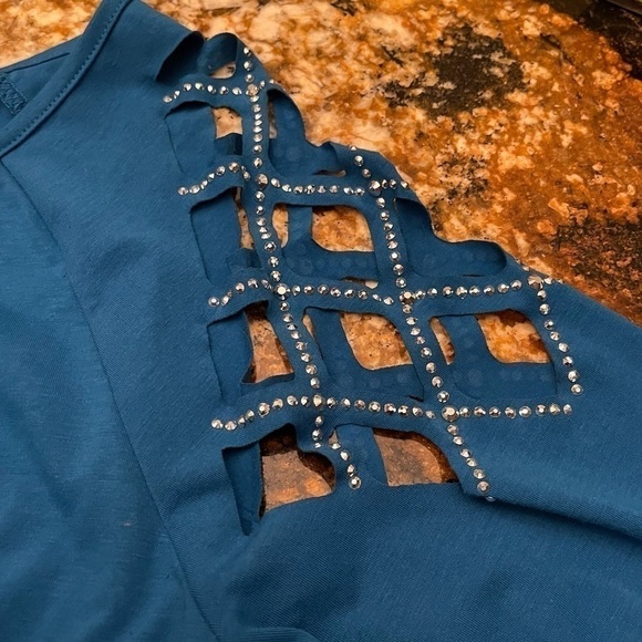 SEXY deep turquoise blue too with cut out shoulders with rivets as sequins - Picture 4 of 7